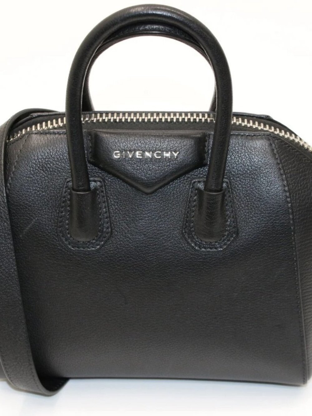 Givenchy Antigona Leather Shoulder Bag - Black